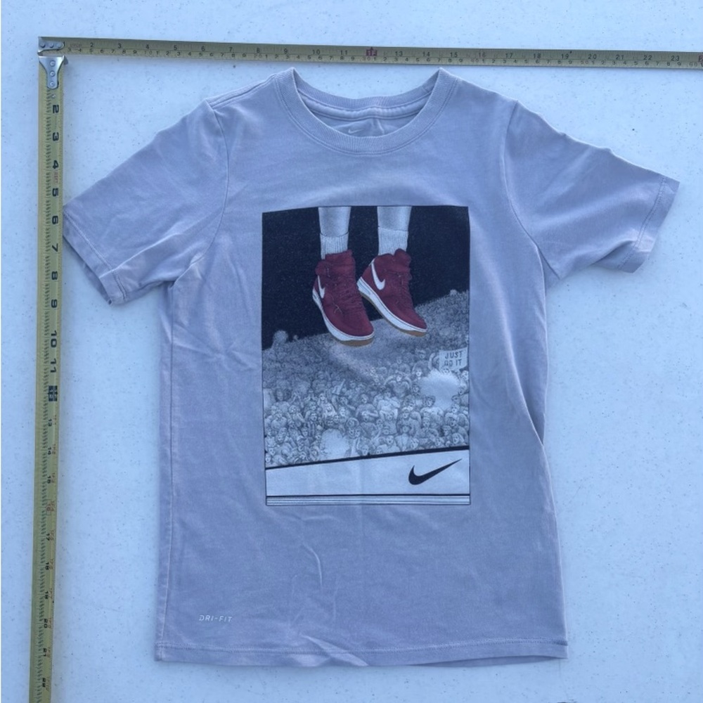 Nike Boys Youth Small Shirt